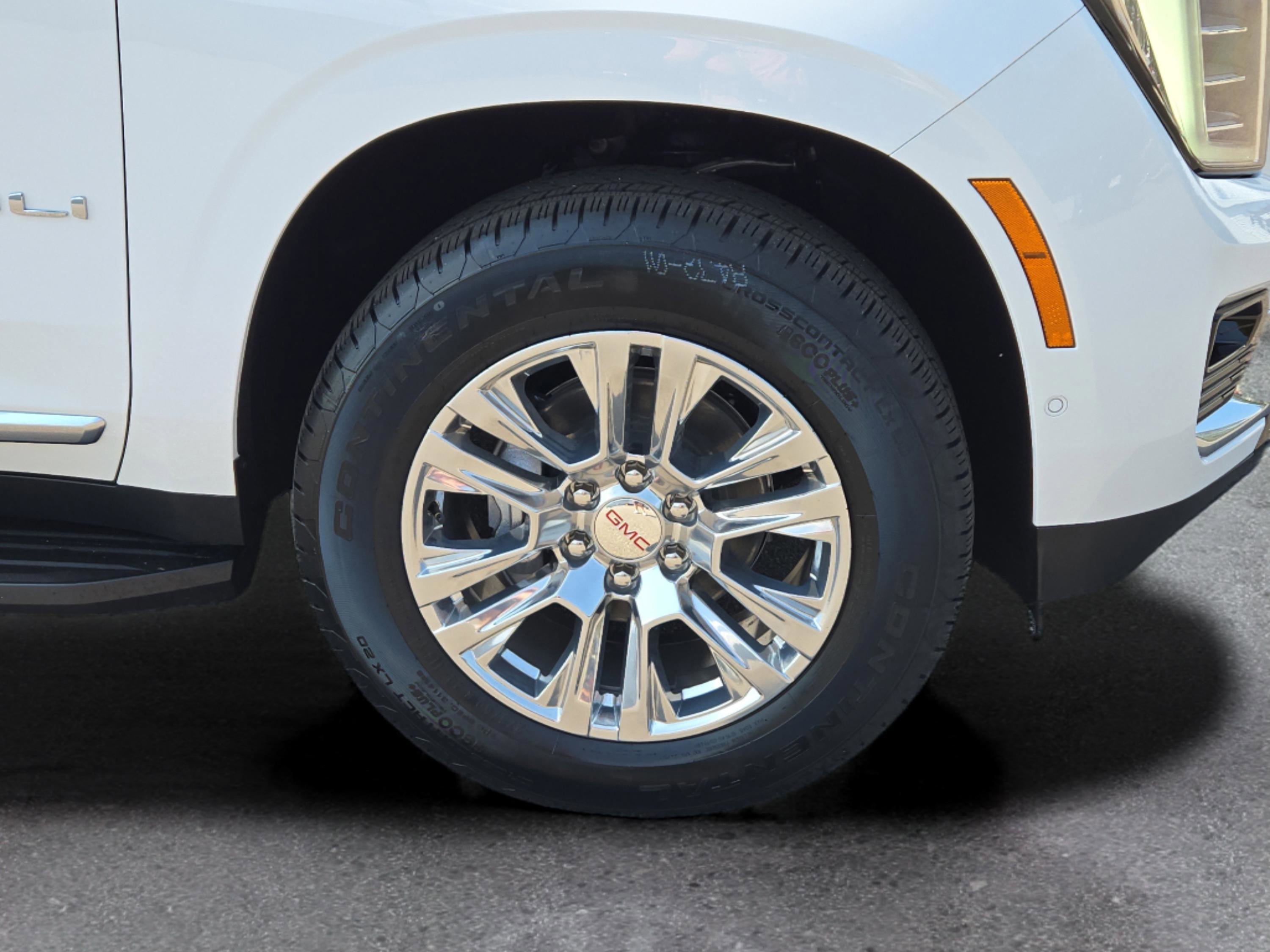 New 2026 GMC Yukon XL Denali w/ Advanced Technology Package image 4