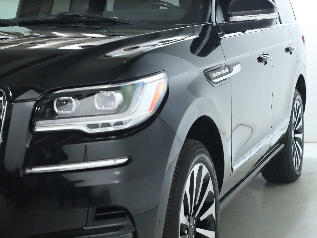 Used 2022 Lincoln Navigator Reserve image 5