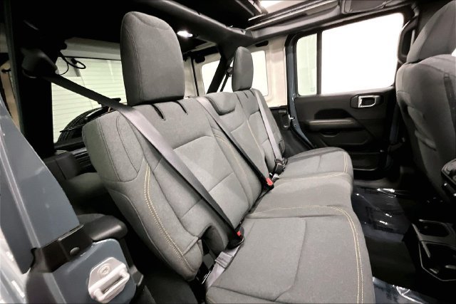 Used 2026 Jeep Wrangler Unlimited Sahara AWD/4WD image 27