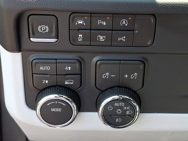 Used 2026 Chevrolet Suburban Premier AWD/4WD image 22