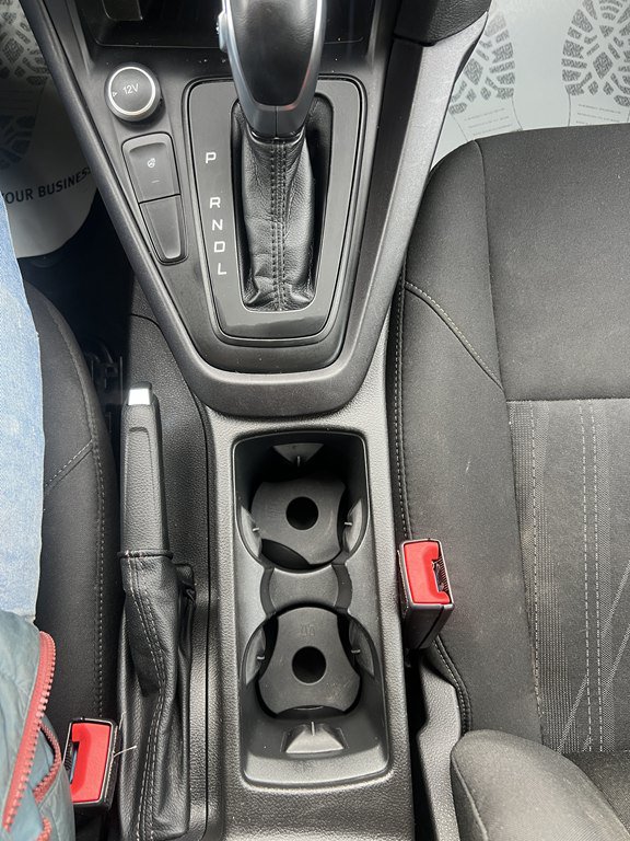 Used 2015 Ford Focus SE w/ SE Cold Weather Package FWD image 22