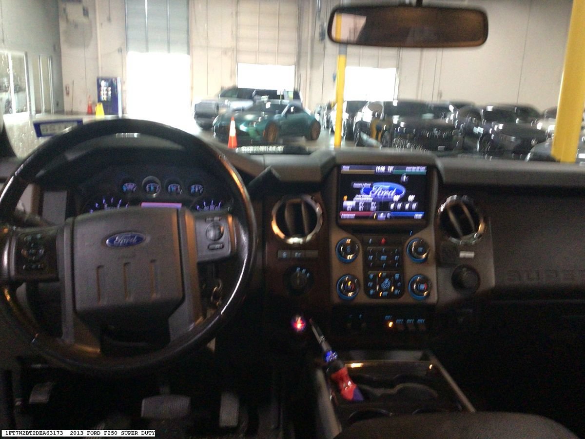Used 2013 Ford F250 Lariat w/ Lariat Interior Pkg AWD/4WD image 12