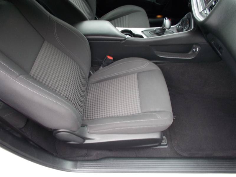 Used 2019 Dodge Challenger SXT RWD image 19
