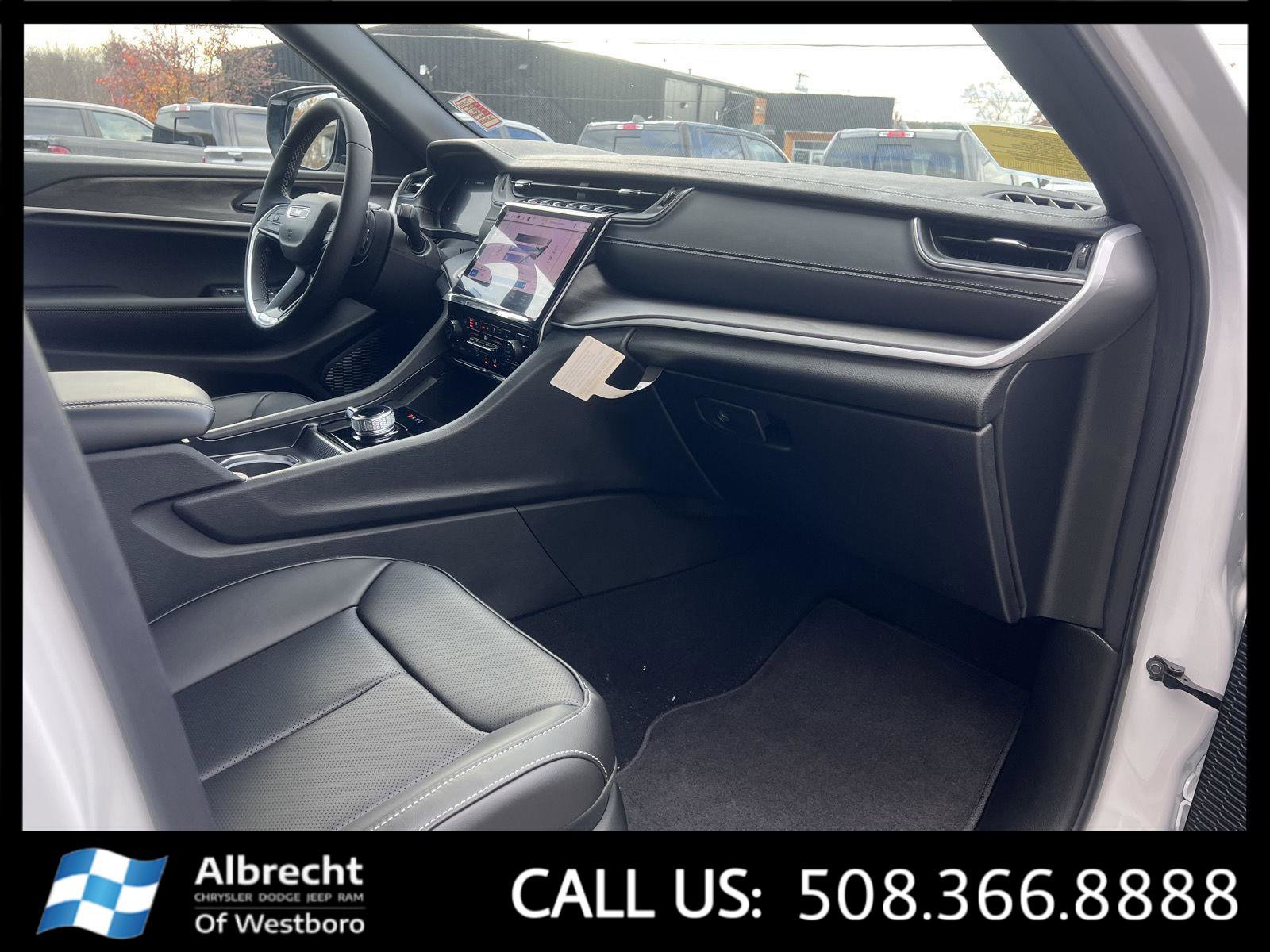 New 2025 Jeep Grand Cherokee Limited w/ Luxury Tech Group II image 15