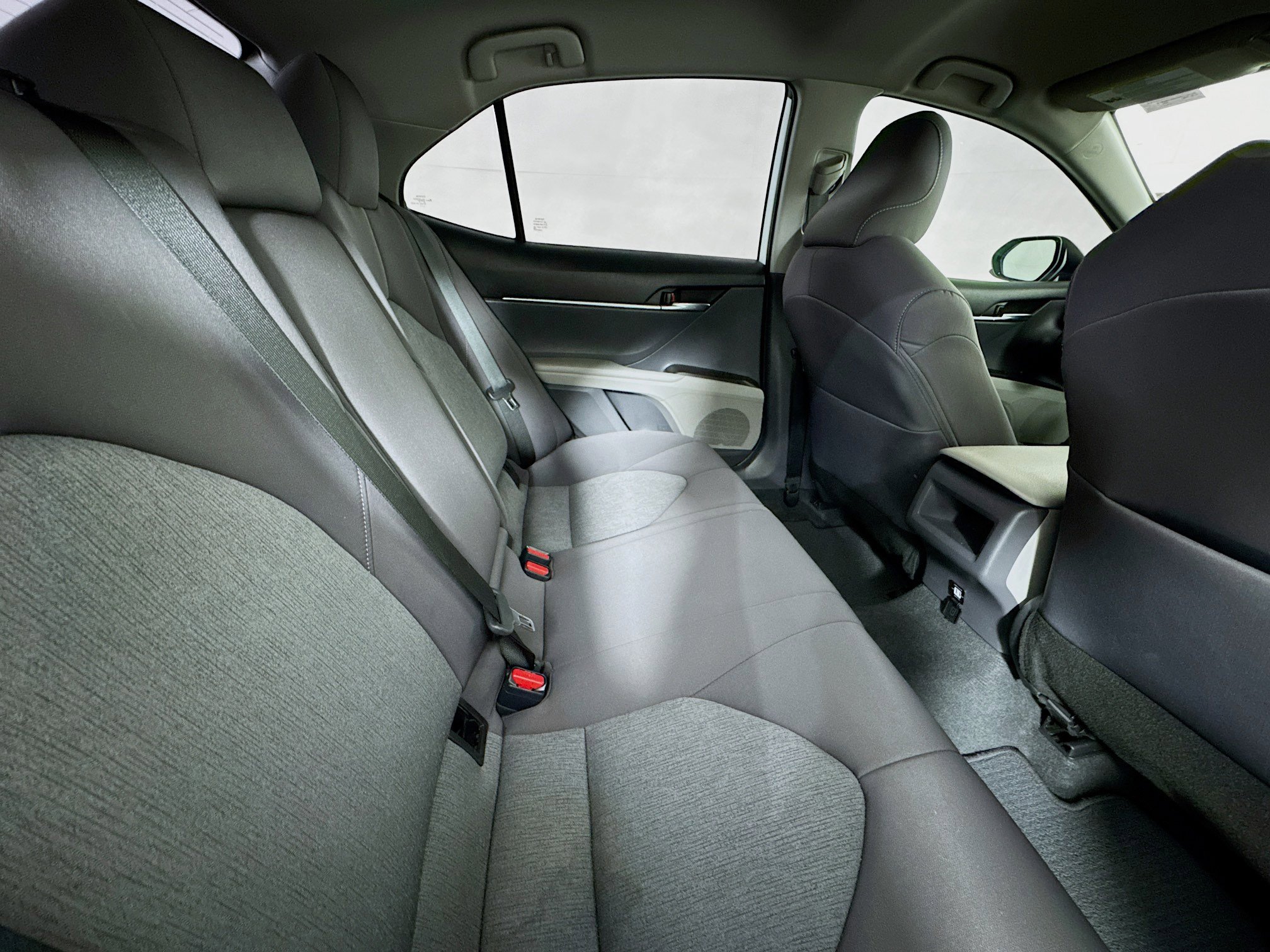 Used 2022 Toyota Camry LE FWD image 25