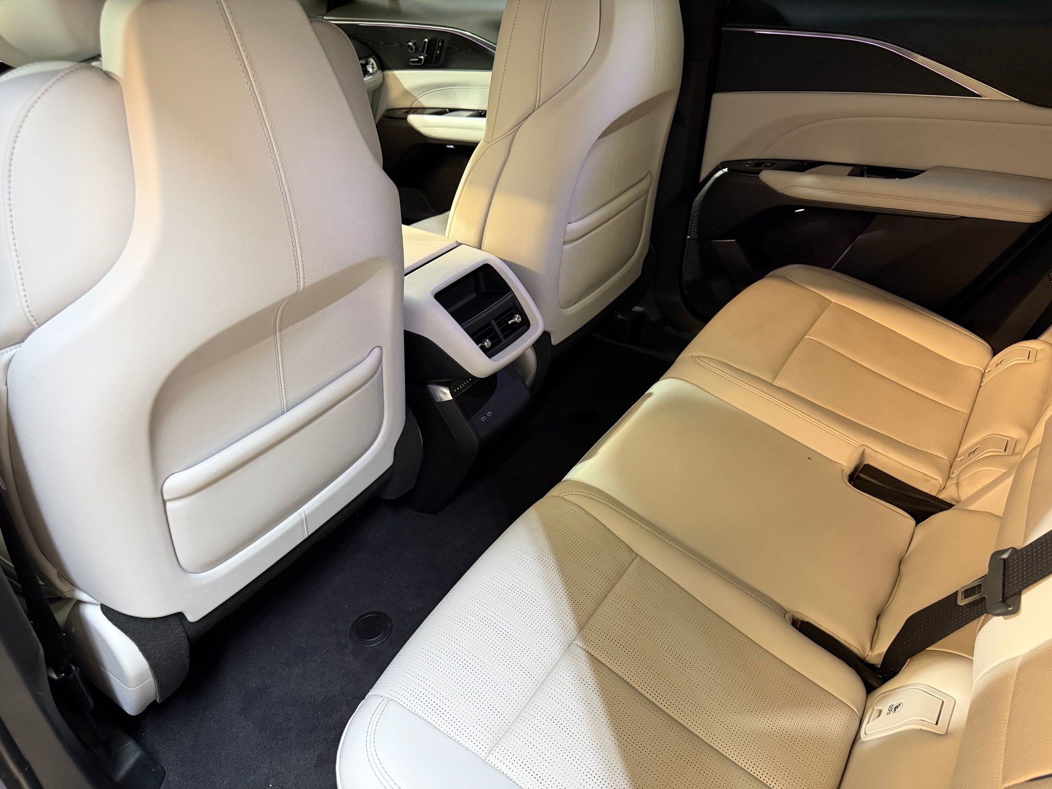Certified 2024 Cadillac Lyriq Sport RWD image 38