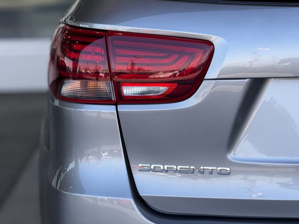 Used 2019 Kia Sorento LX image 12