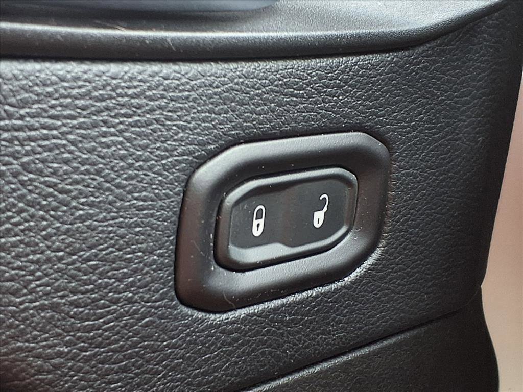 Used 2018 Jeep Wrangler Unlimited Sahara w/ Cold Weather Group image 23