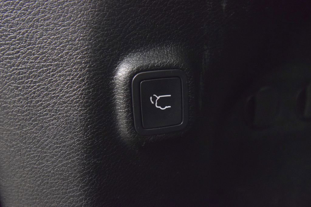 Used 2019 Jeep Cherokee Latitude Plus w/ Comfort/Convenience Group image 34