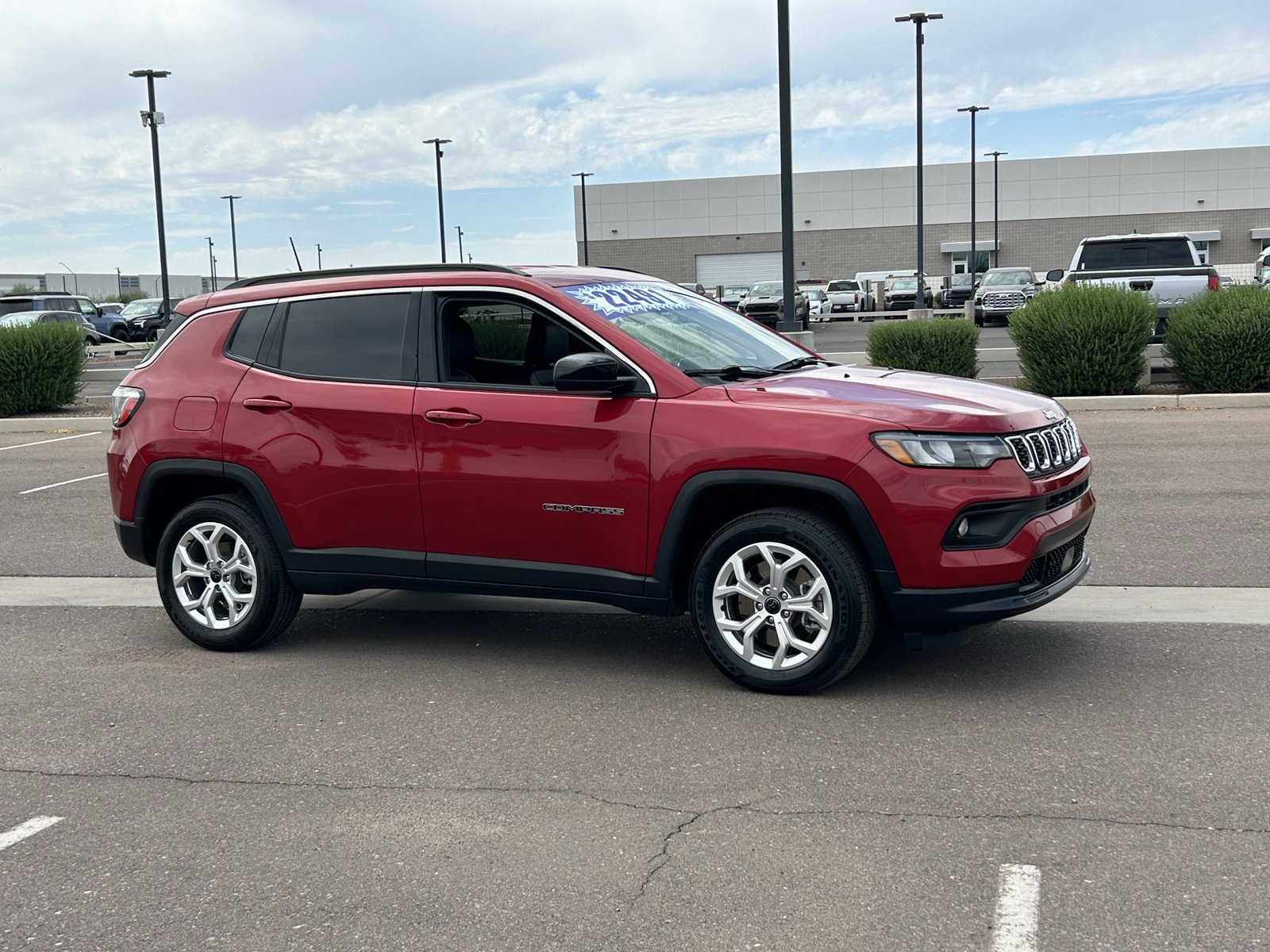 Used 2025 Jeep Compass Latitude AWD/4WD image 7