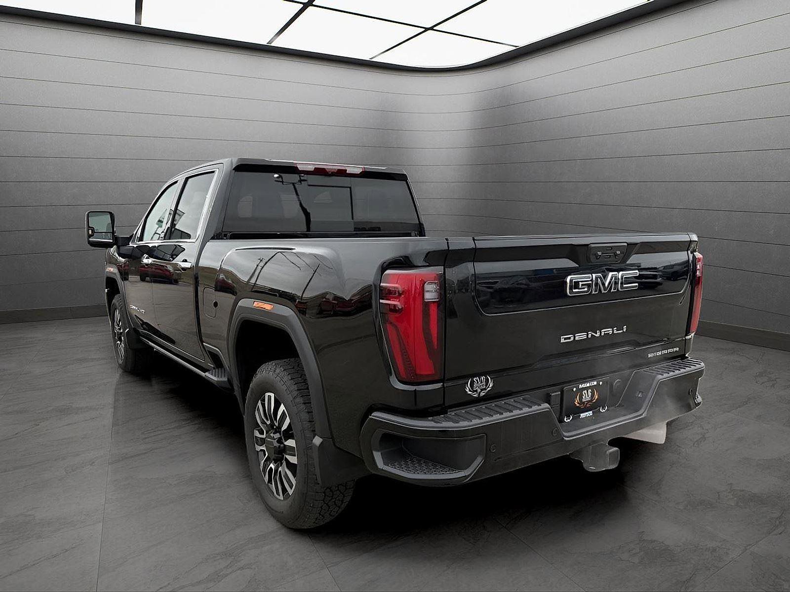 New 2025 GMC Sierra 3500 Denali Ultimate image 3