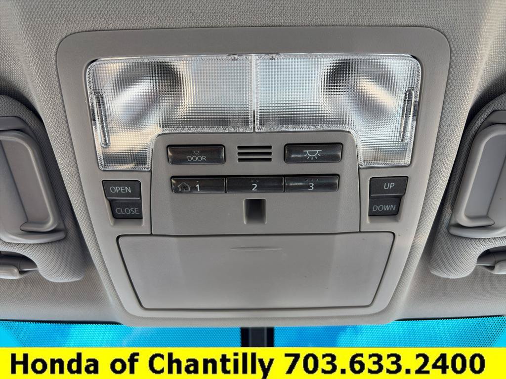 Used 2016 Toyota Camry XLE w/ Moonroof Package FWD image 18