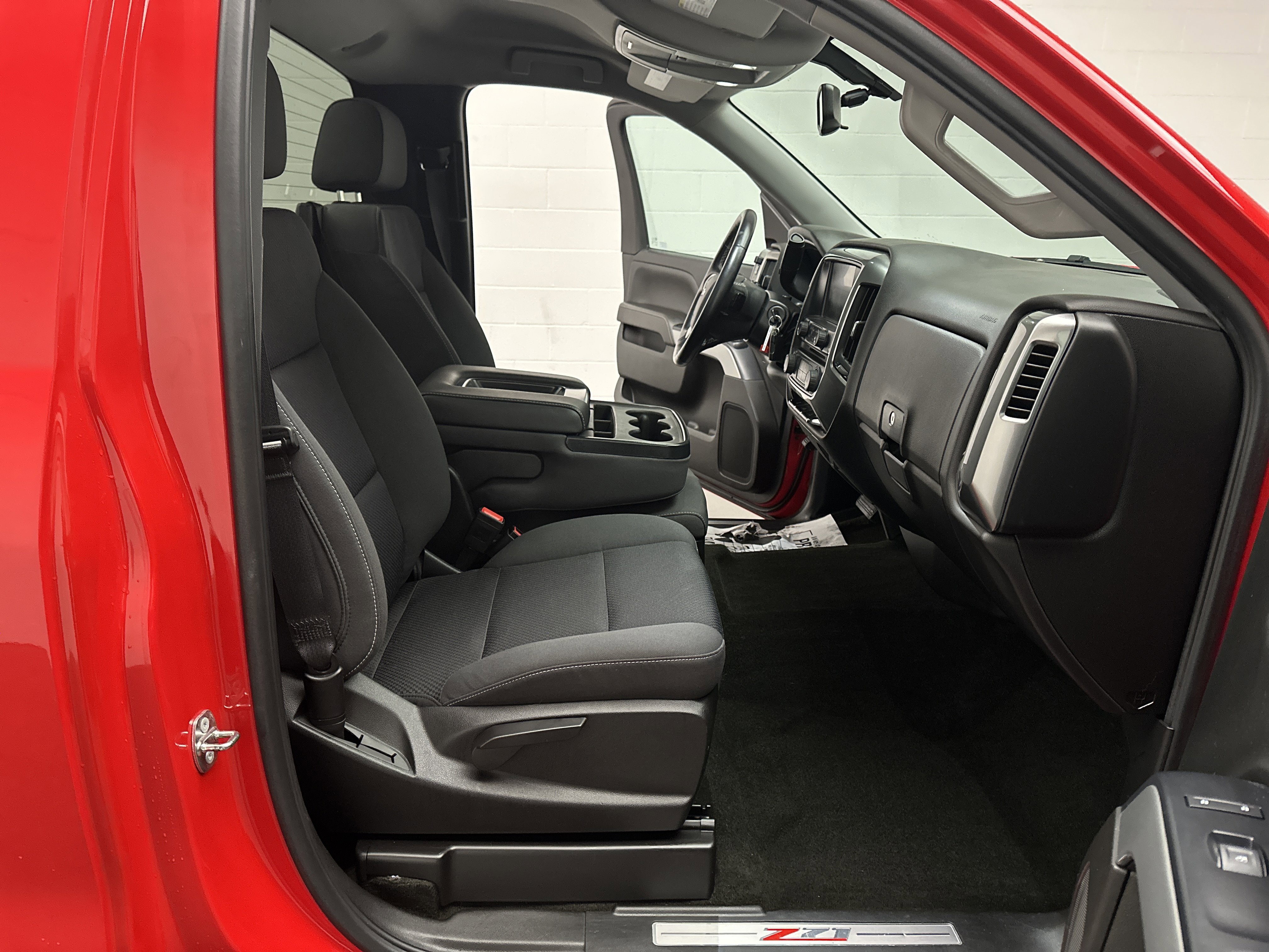 Used 2018 Chevrolet Silverado 1500 LT image 22