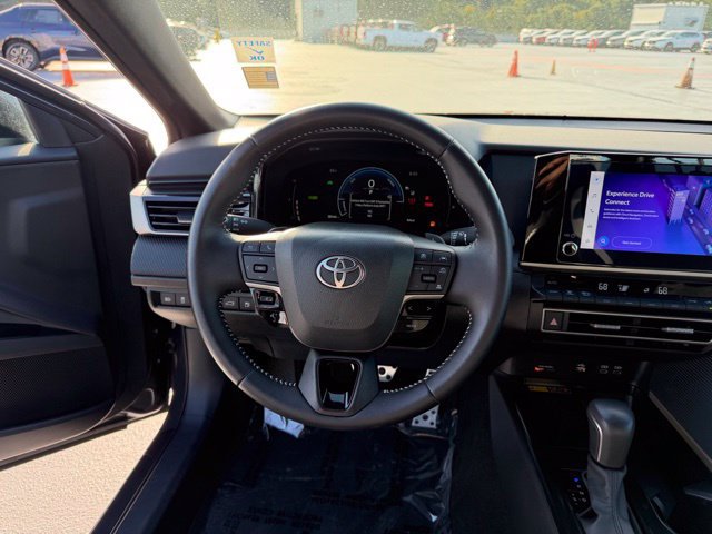 Used 2025 Toyota Camry SE FWD image 13