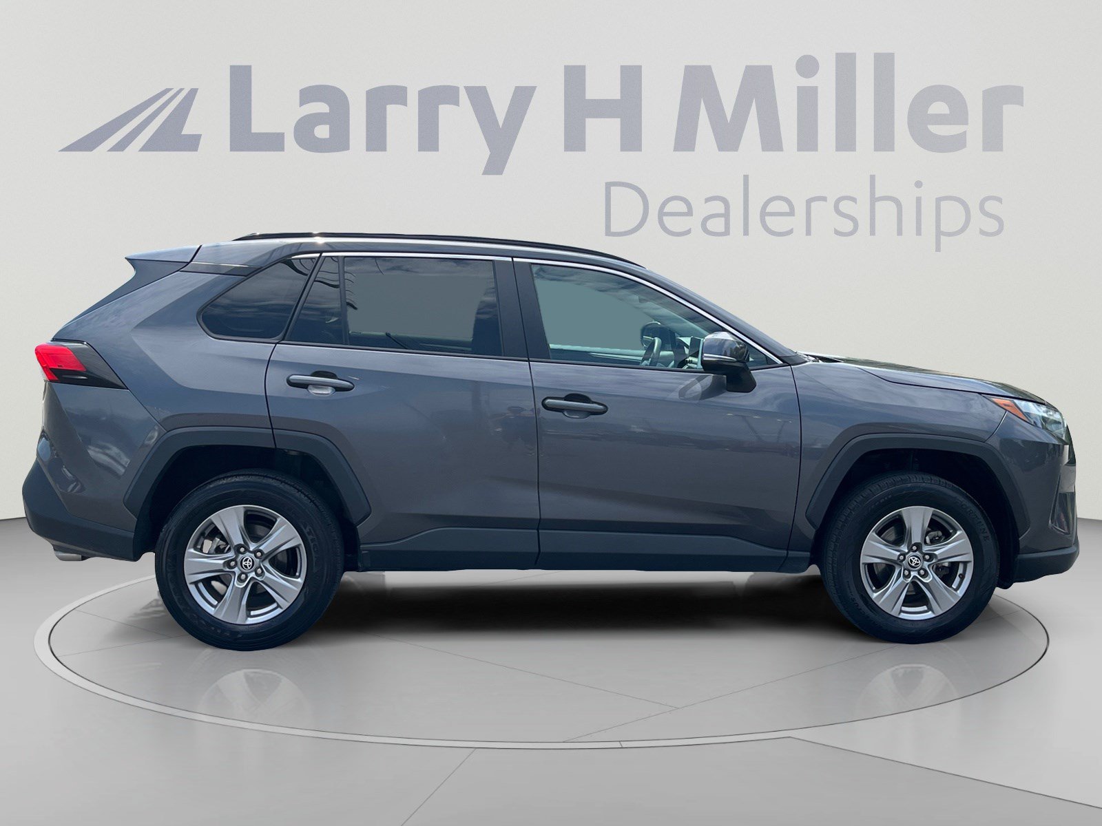 Used 2024 Toyota RAV4 XLE AWD/4WD image 6