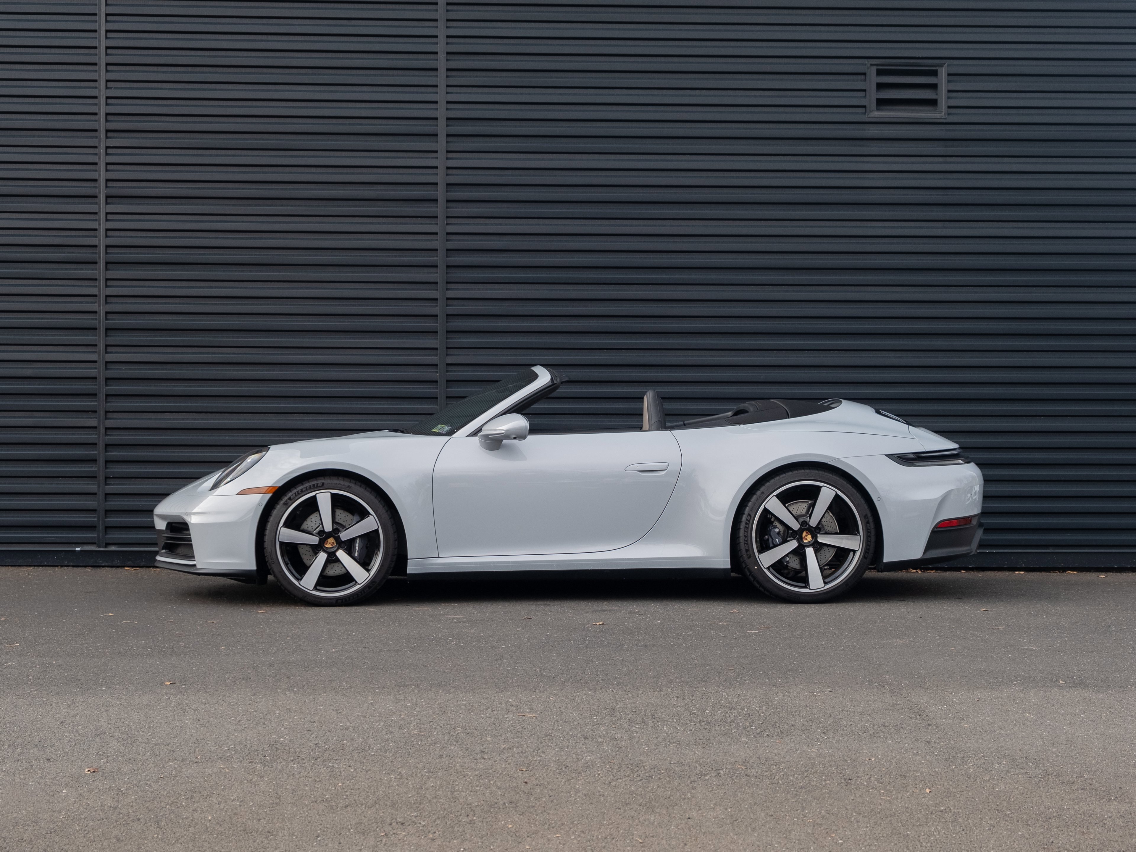 Certified 2025 Porsche 911 Carrera image 2