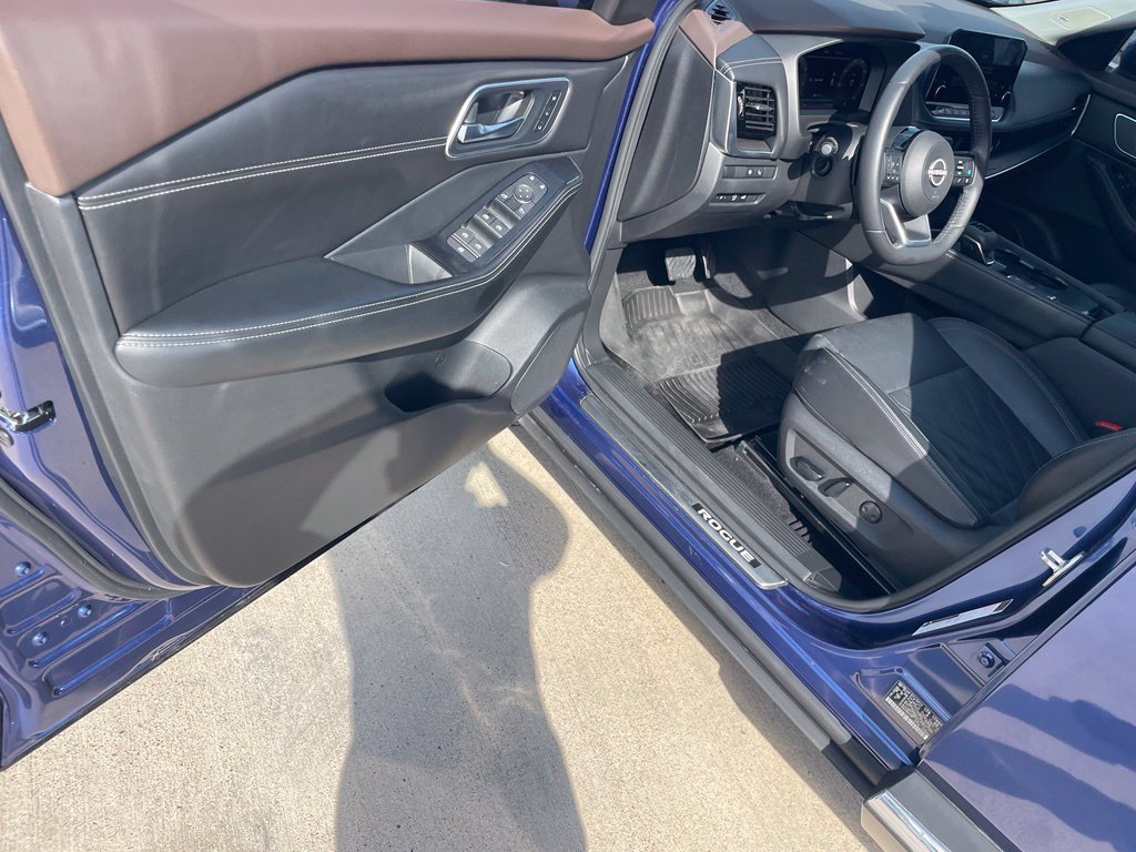 Certified 2023 Nissan Rogue Platinum w/ Platinum Premium Package FWD image 18