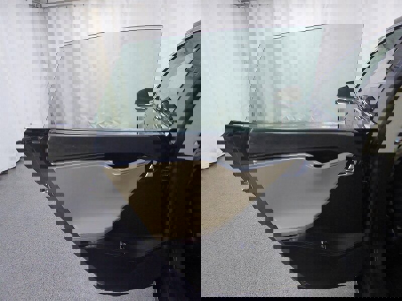 Used 2015 Tesla Model S 70D AWD/4WD image 28