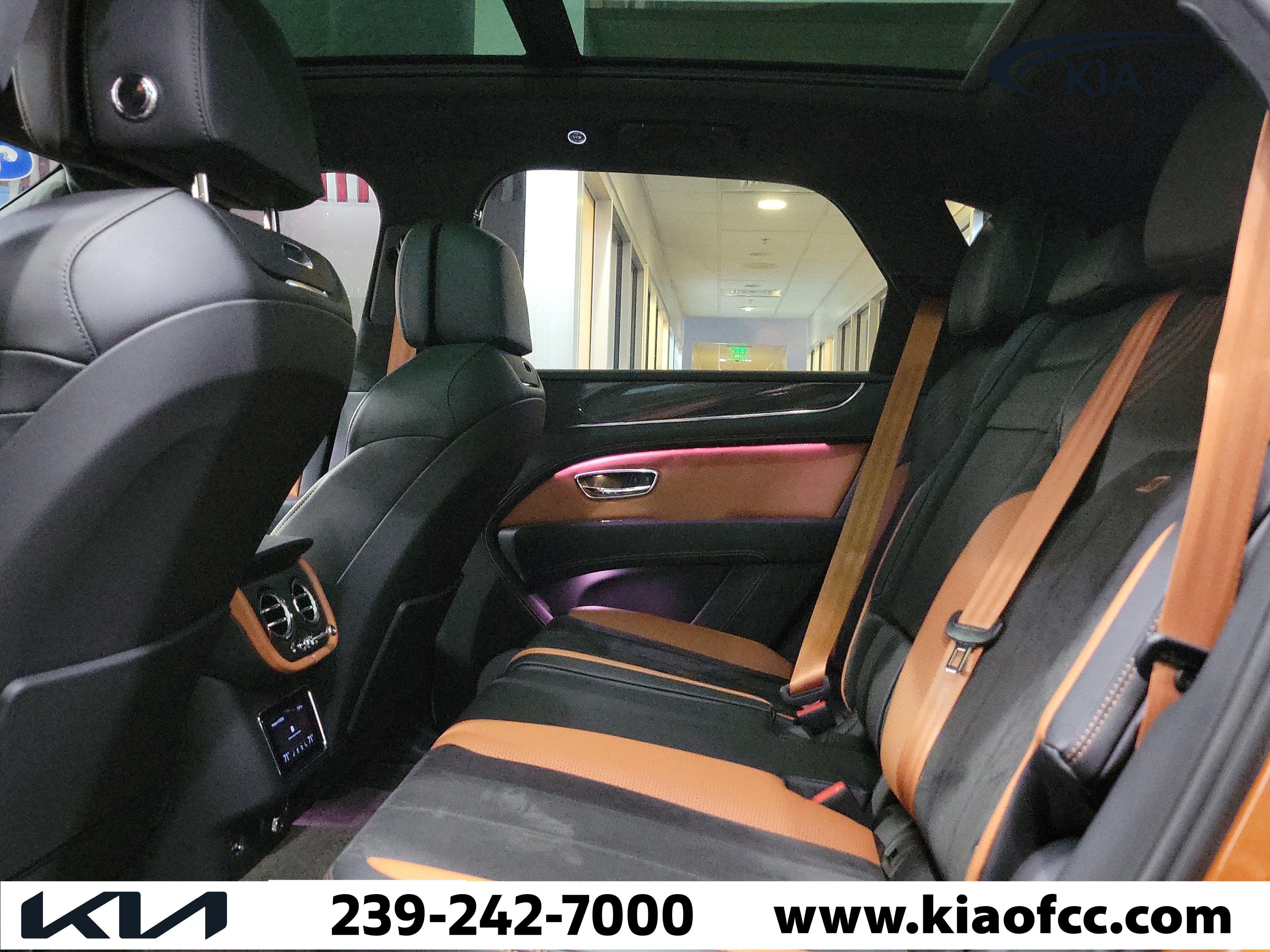 Used 2022 Bentley Bentayga image 12