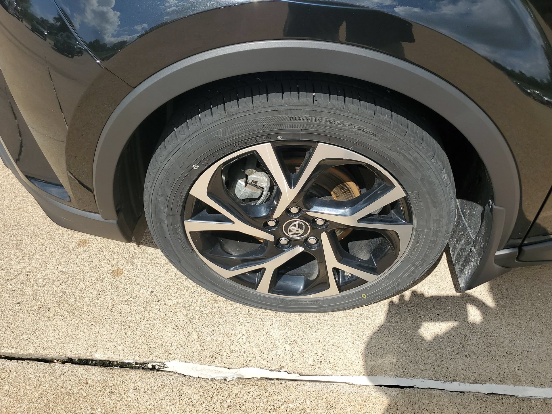 Used 2019 Toyota C-HR XLE FWD image 38