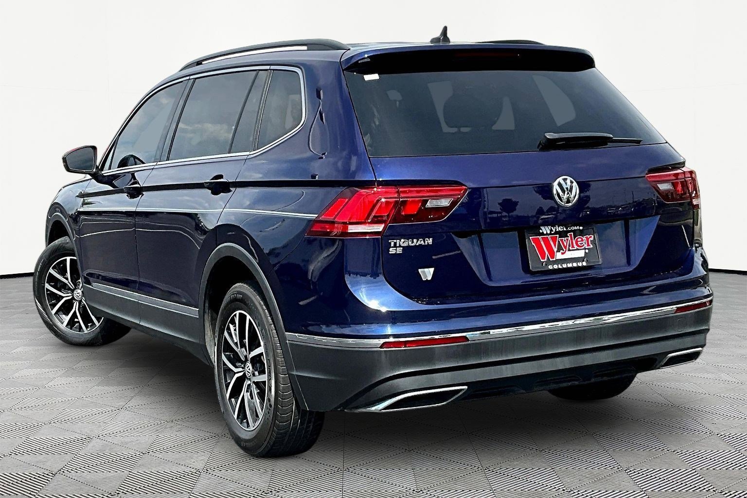 Used 2021 Volkswagen Tiguan SE FWD image 4