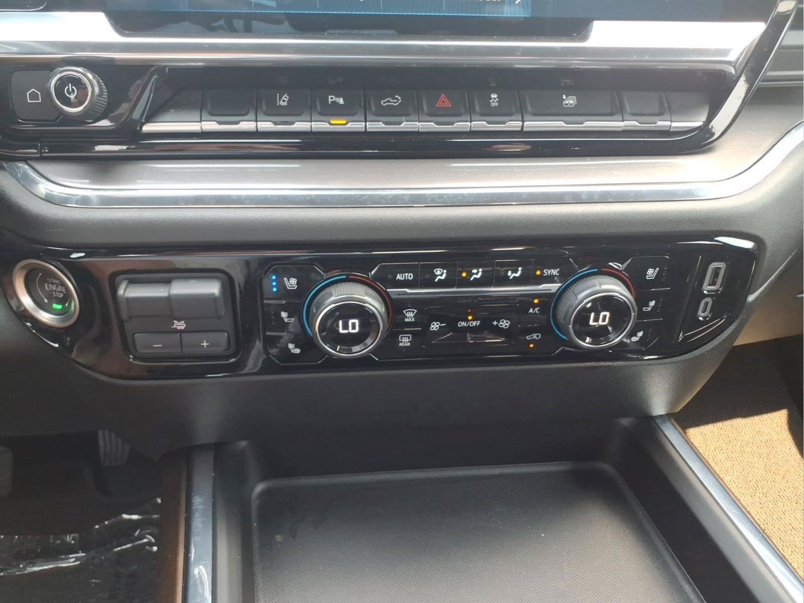 Used 2024 Chevrolet Silverado 2500 High Country w/ High Country Premium Package AWD/4WD image 24