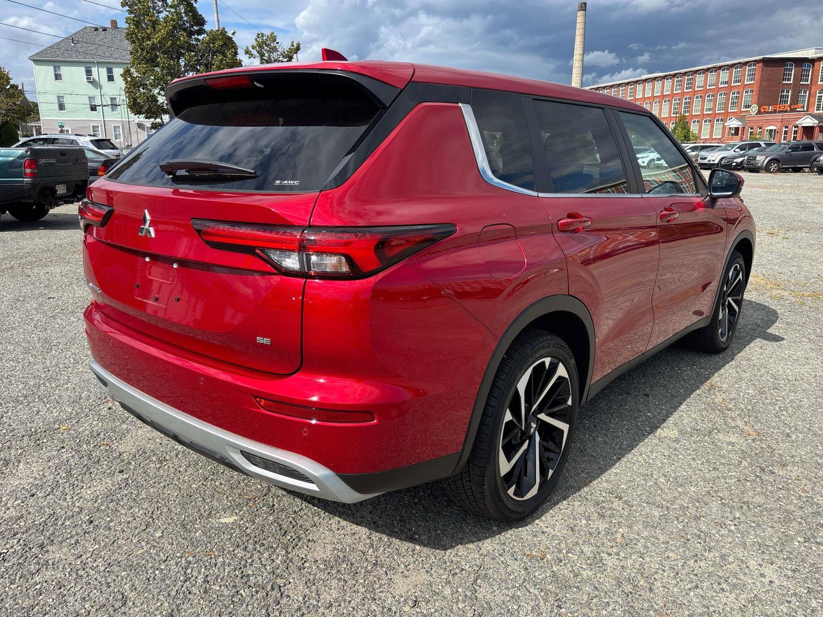 Used 2024 Mitsubishi Outlander SE image 5