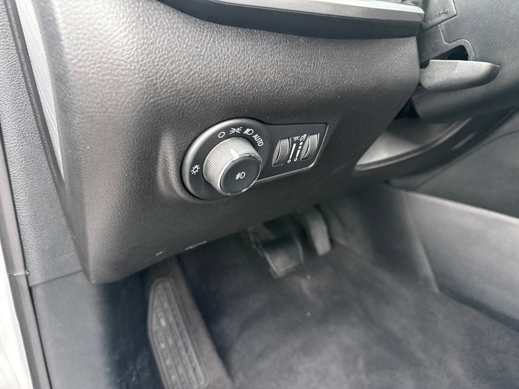 Used 2024 Jeep Compass Latitude AWD/4WD image 28