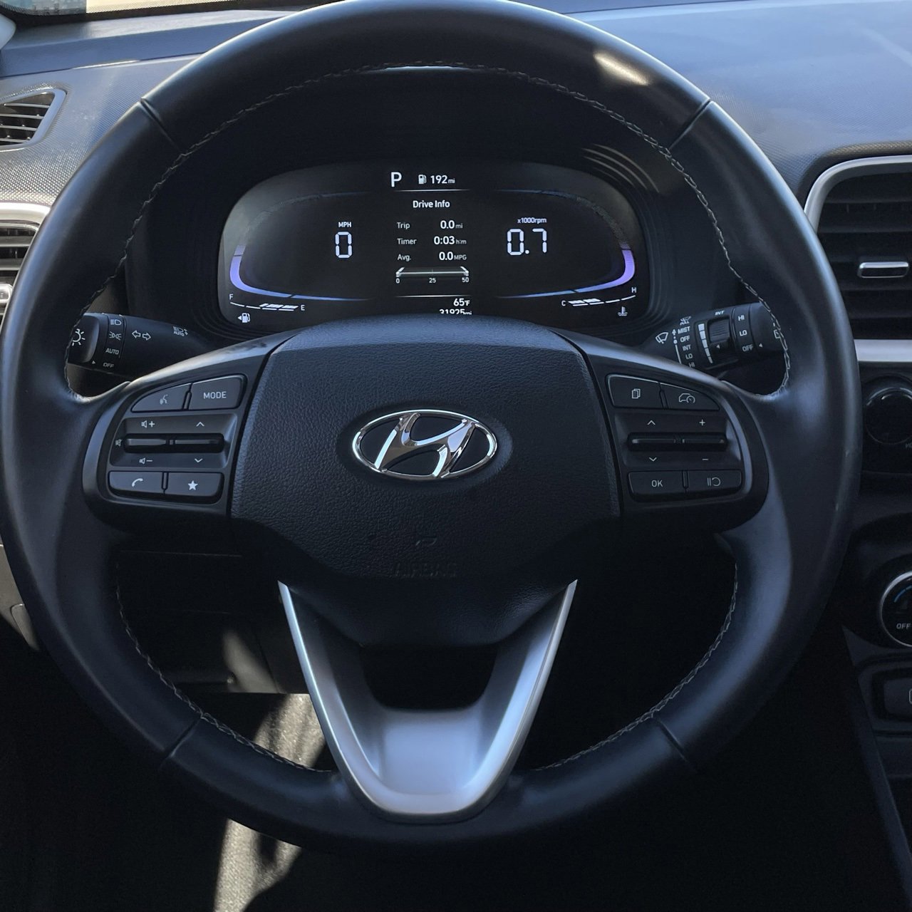 Used 2025 Hyundai Venue SEL image 12