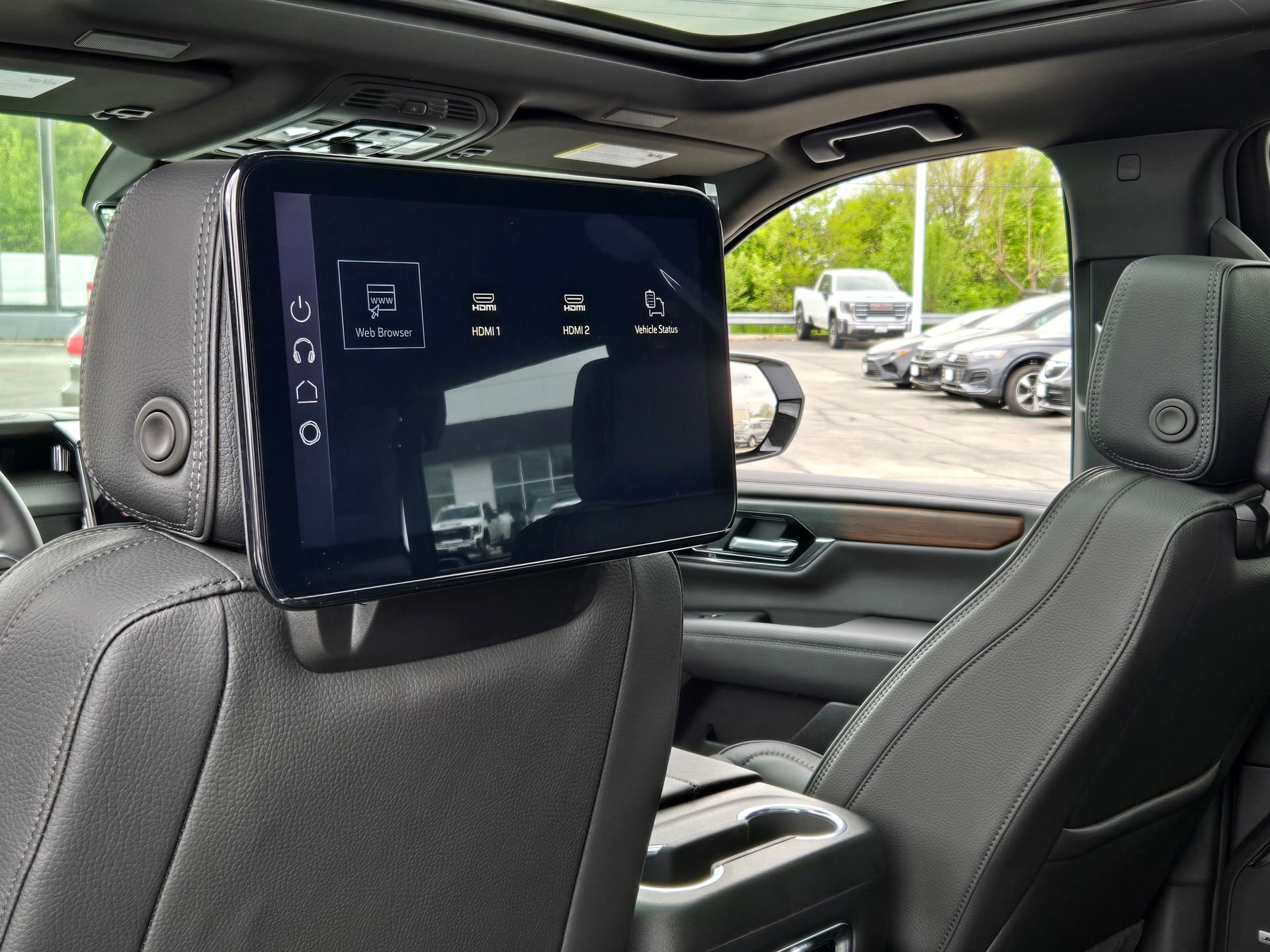 New 2026 GMC Yukon Denali w/ Denali Reserve Package AWD/4WD image 36