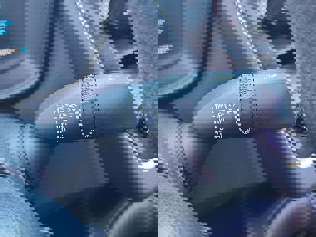 Used 2020 Toyota Corolla LE image 27