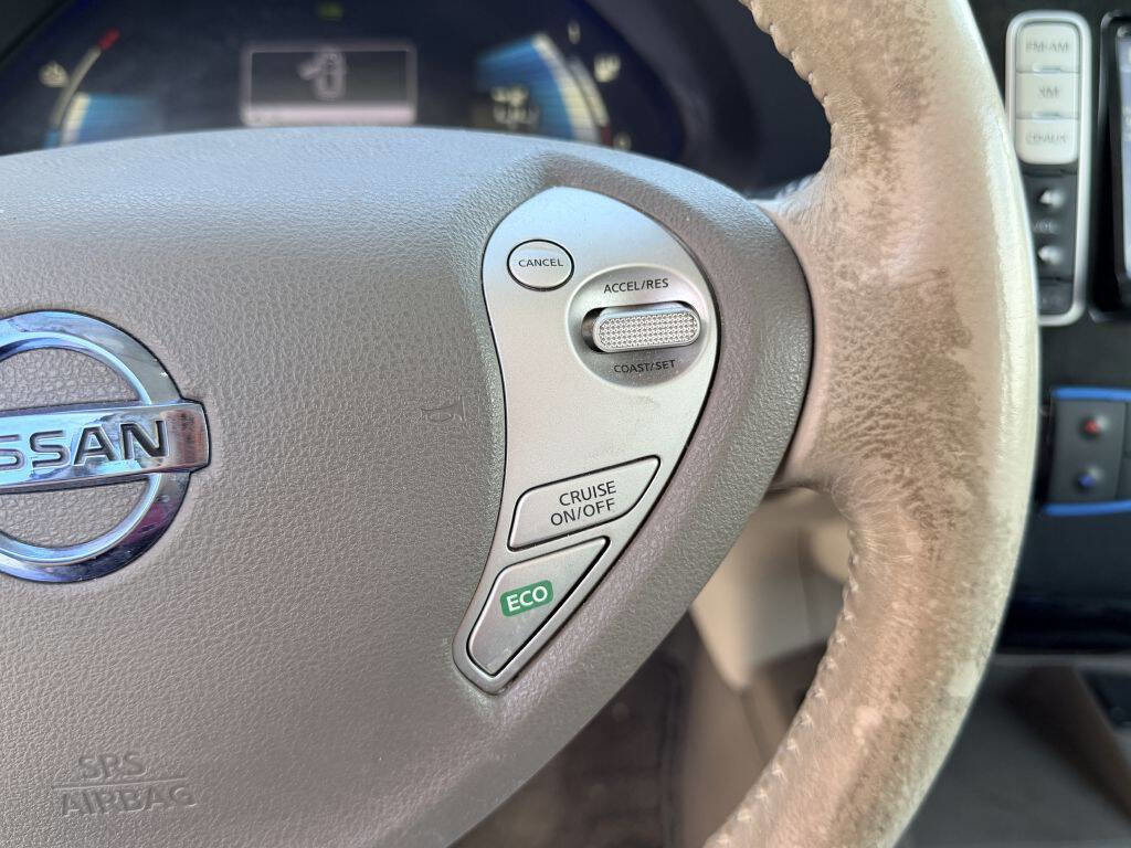 Used 2014 Nissan Leaf SV w/ Premium Package FWD image 16