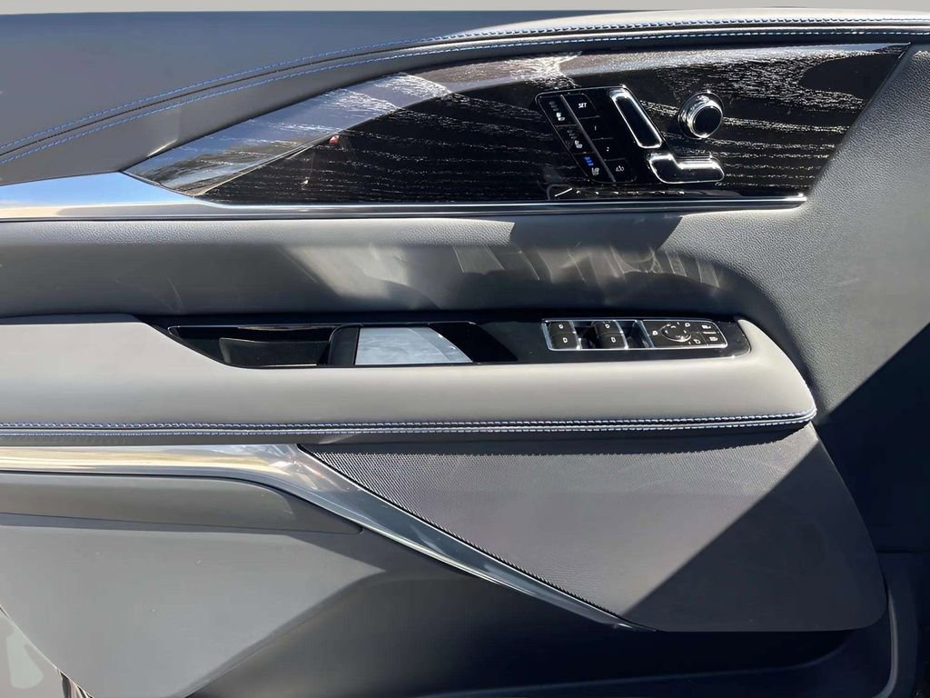 New 2025 Cadillac Escalade IQ Sport 1 w/ LPO, ONYX Package image 38