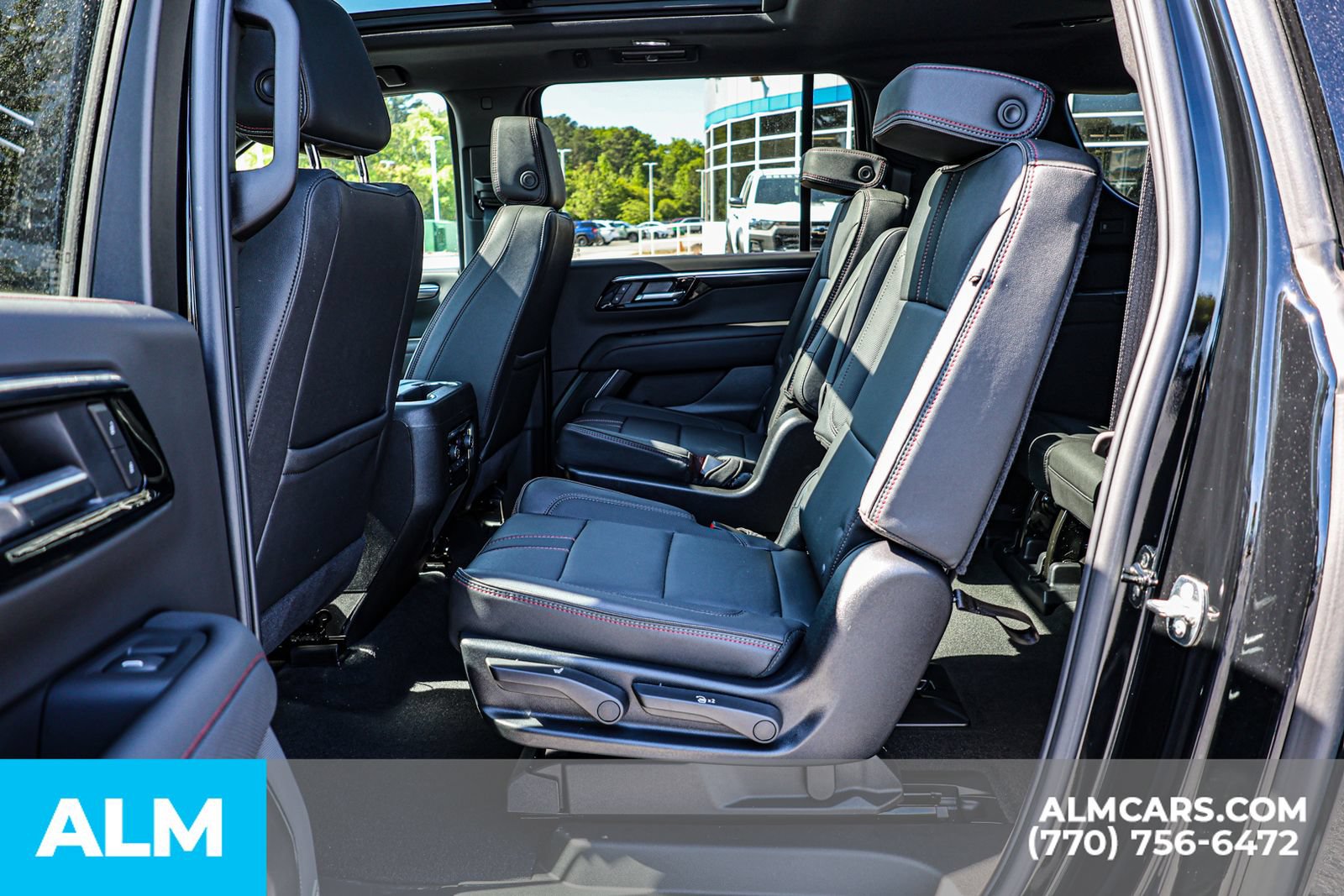 Used 2025 Chevrolet Suburban RST w/ Comfort Package AWD/4WD image 18