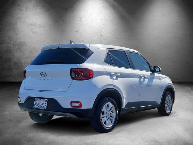 Used 2021 Hyundai Venue SE FWD image 3