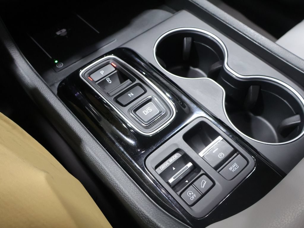 Used 2025 Honda Pilot Touring image 32
