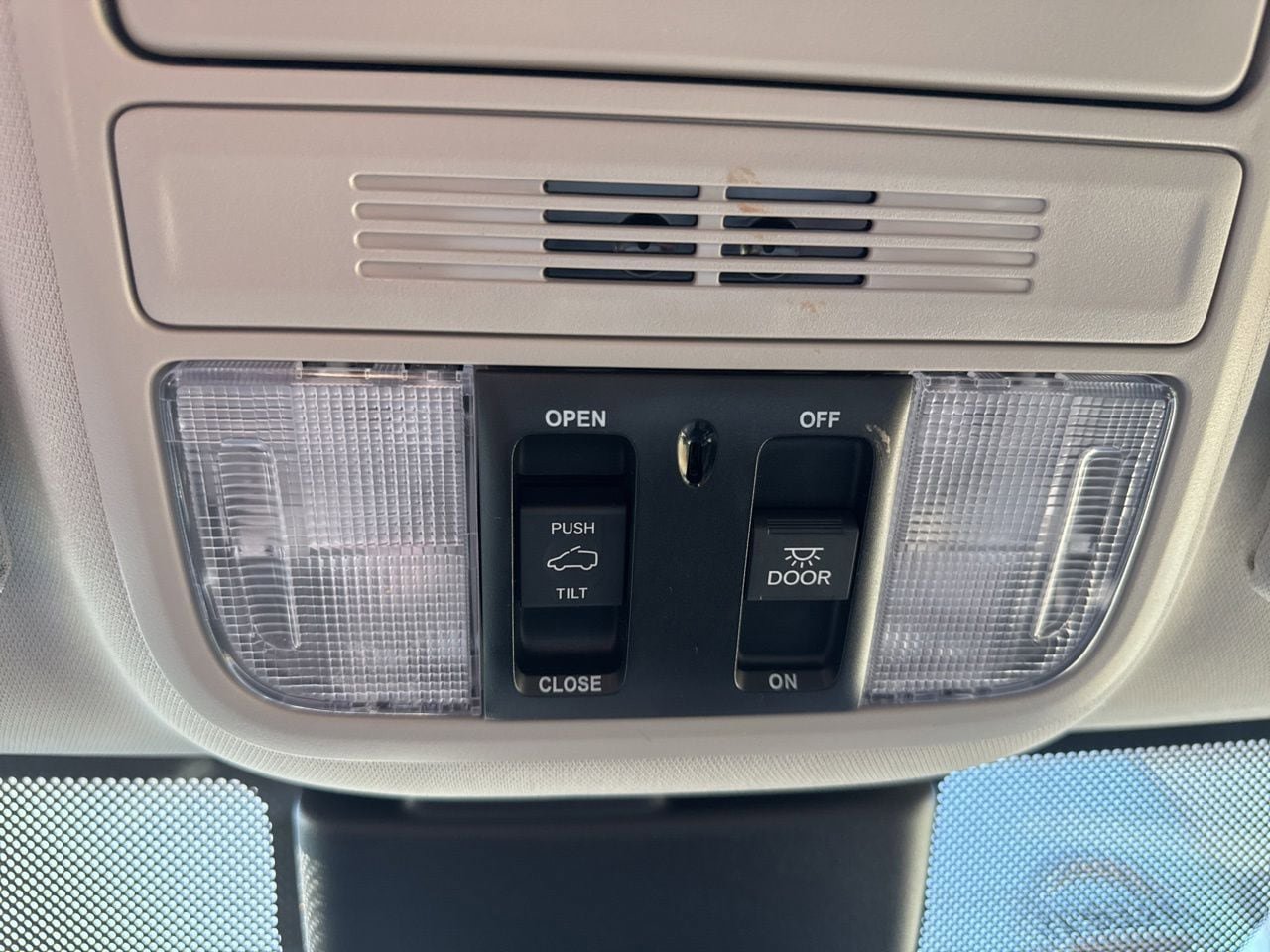 Used 2025 Honda Odyssey Elite image 7