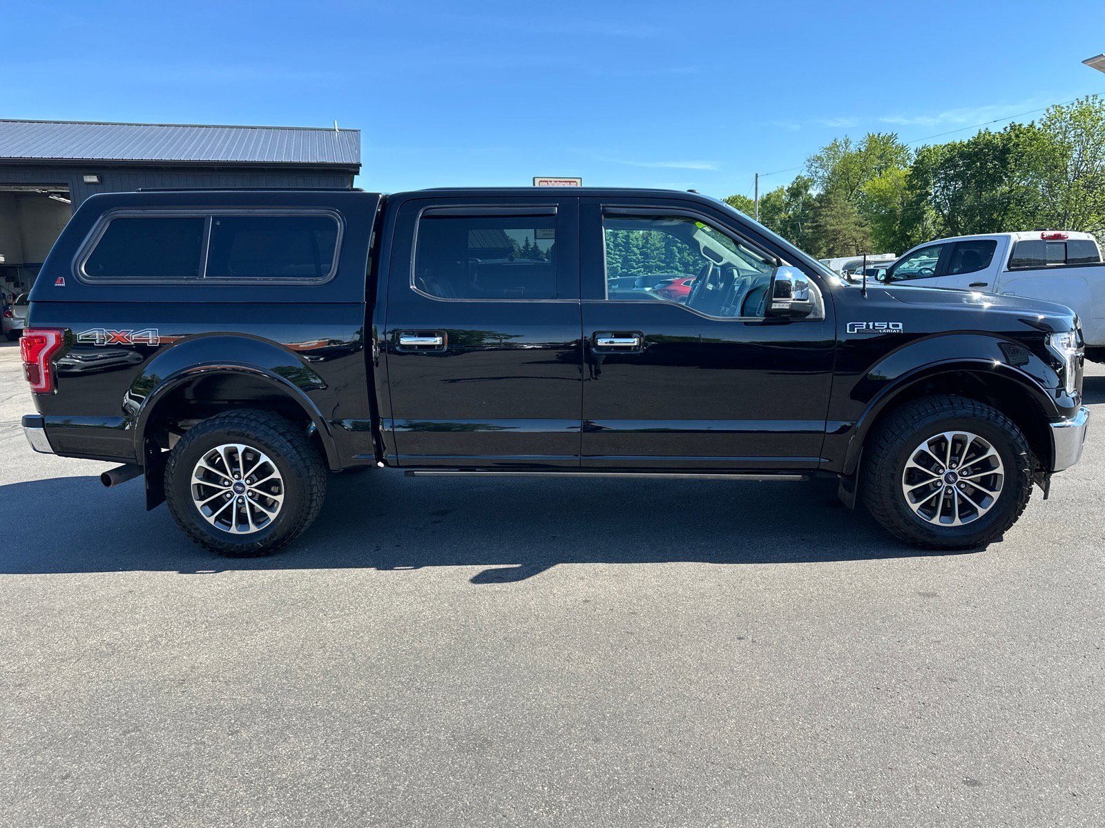 Used 2017 Ford F150 Lariat w/ Equipment Group 502A Luxury AWD/4WD image 6