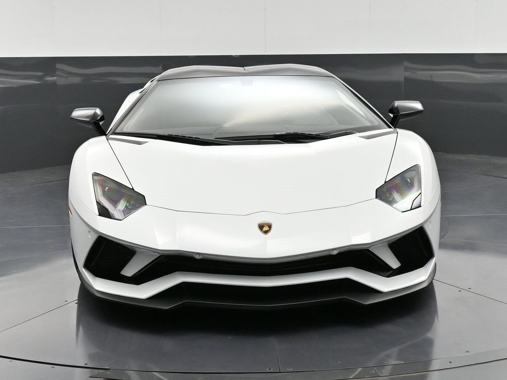 Used 2019 Lamborghini Aventador S image 11