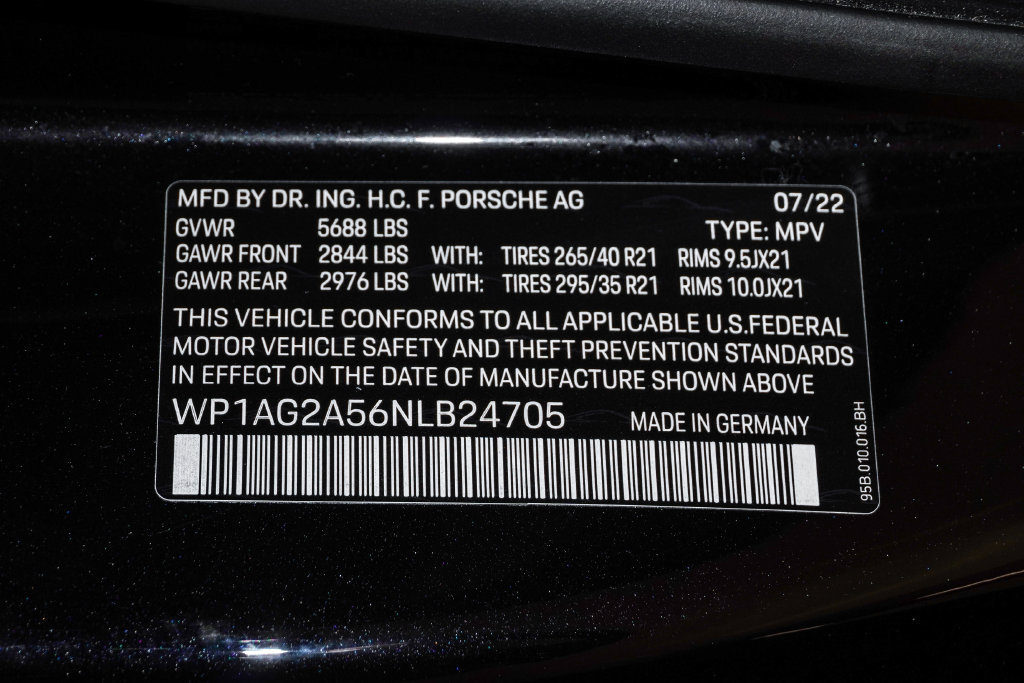 Certified 2022 Porsche Macan S AWD/4WD image 30