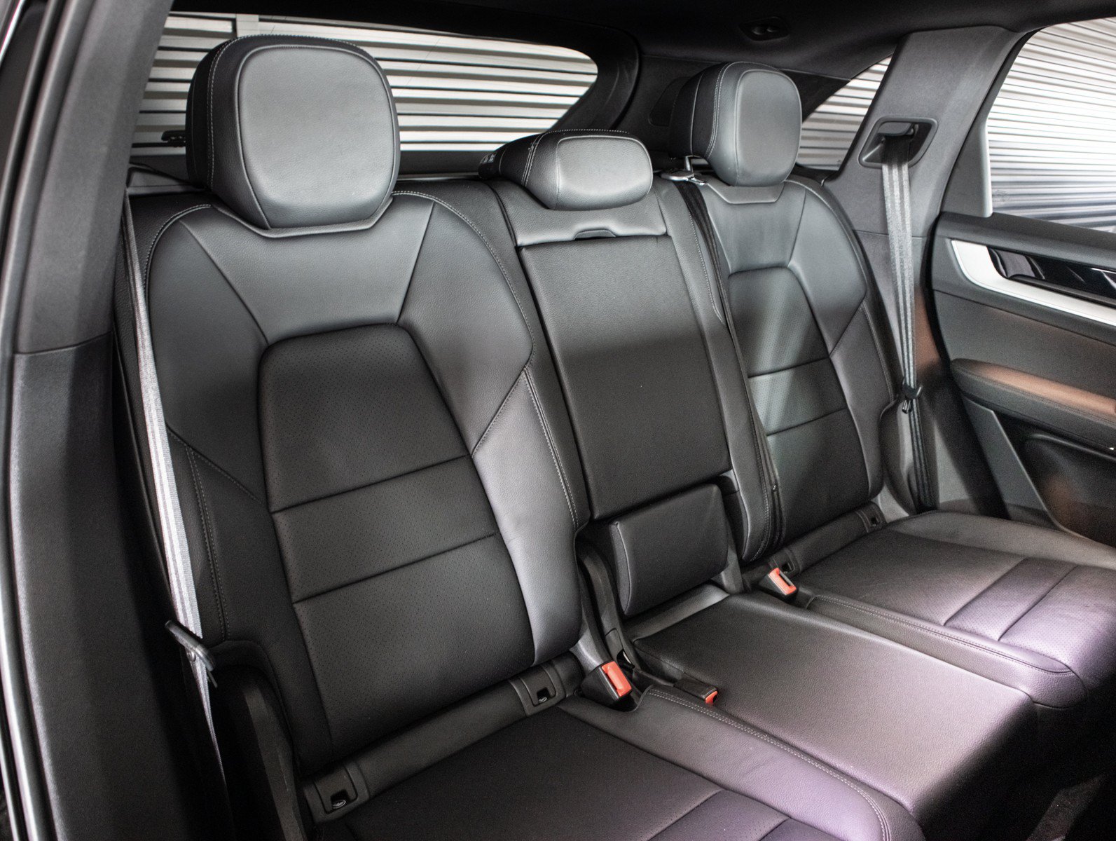 Certified 2024 Porsche Cayenne AWD/4WD image 6