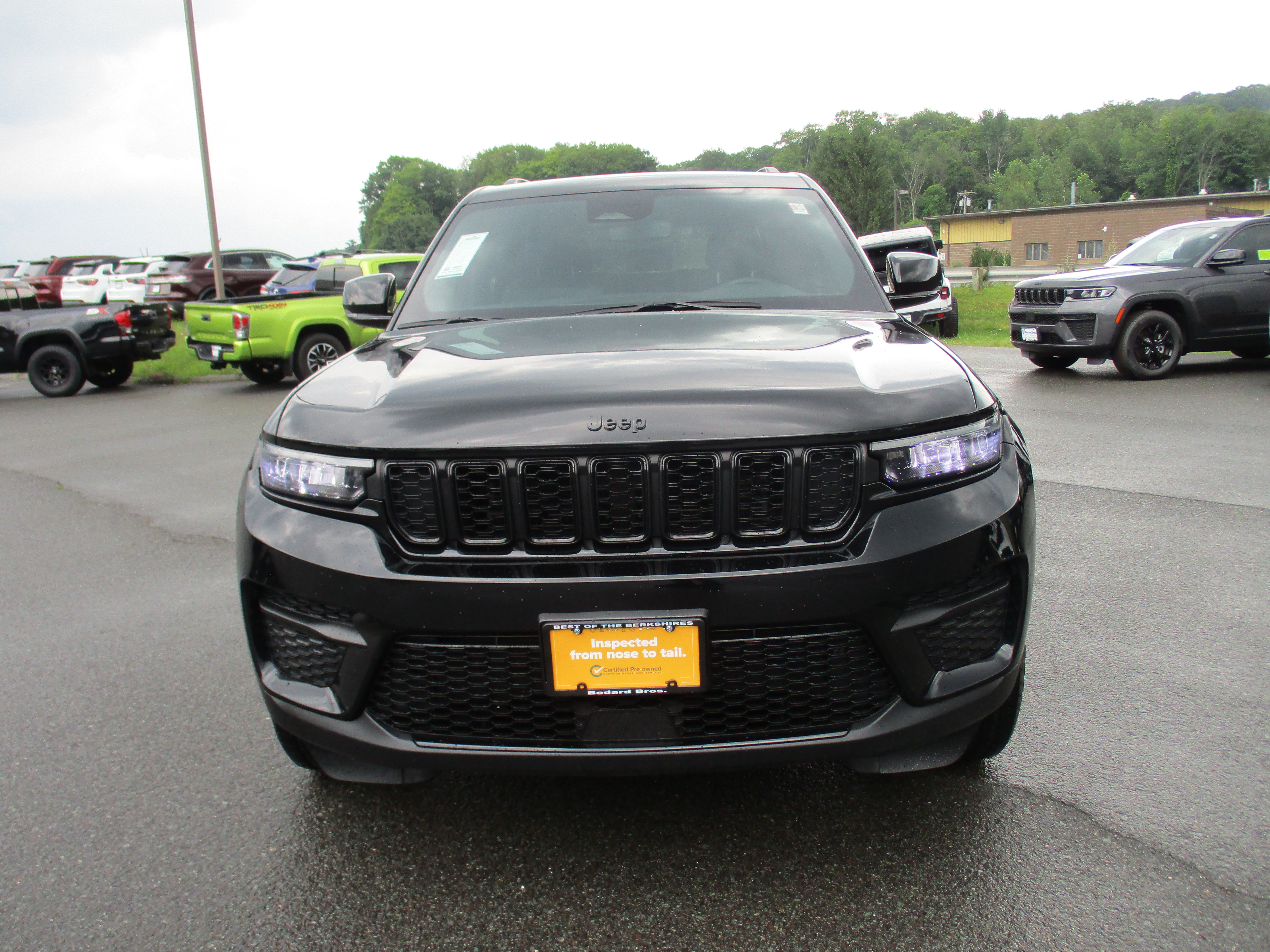Certified 2023 Jeep Grand Cherokee Altitude AWD/4WD image 2