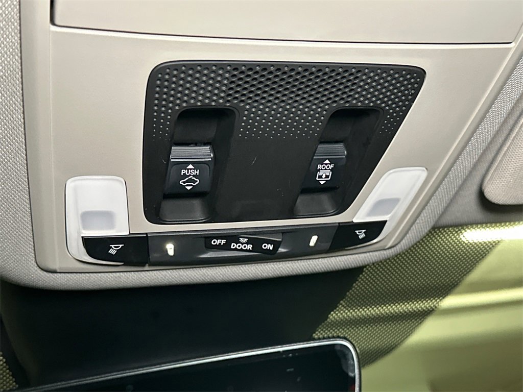 Used 2023 Honda Pilot Touring image 34