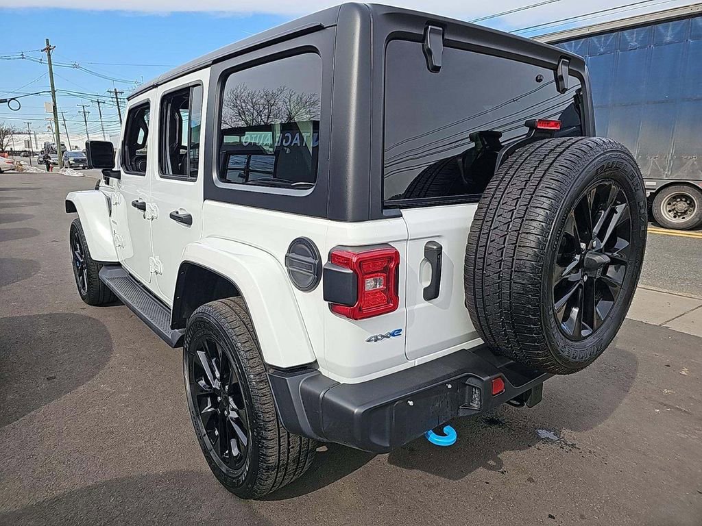 Used 2022 Jeep Wrangler Unlimited Sahara w/ Cold Weather Group image 3