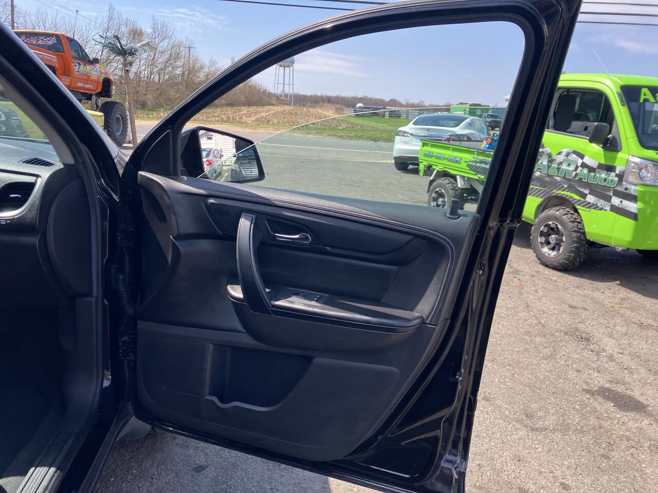 Used 2016 Chevrolet Traverse LT image 18