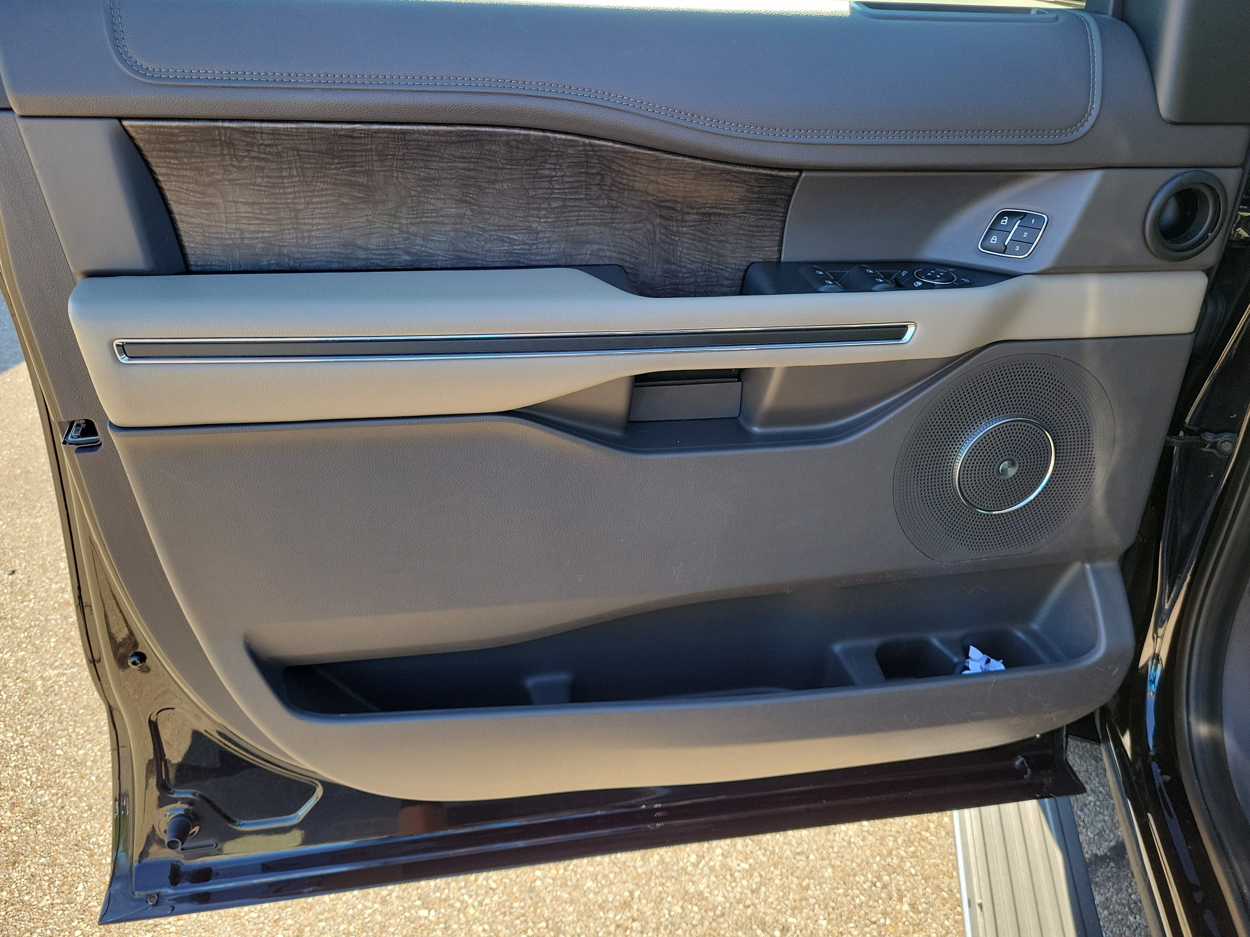 Used 2019 Ford Expedition Limited w/ Equipment Group 301A AWD/4WD image 19