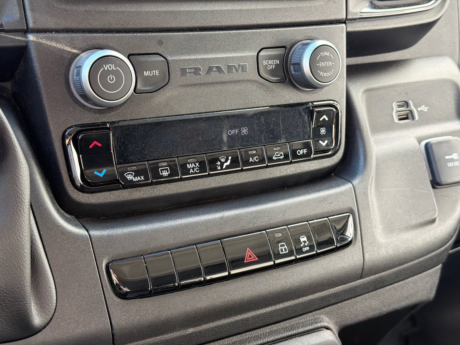 Used 2023 RAM ProMaster 2500 FWD image 28