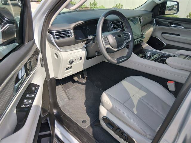 Certified 2024 Jeep Wagoneer L Series II w/ Premium Group I AWD/4WD image 9