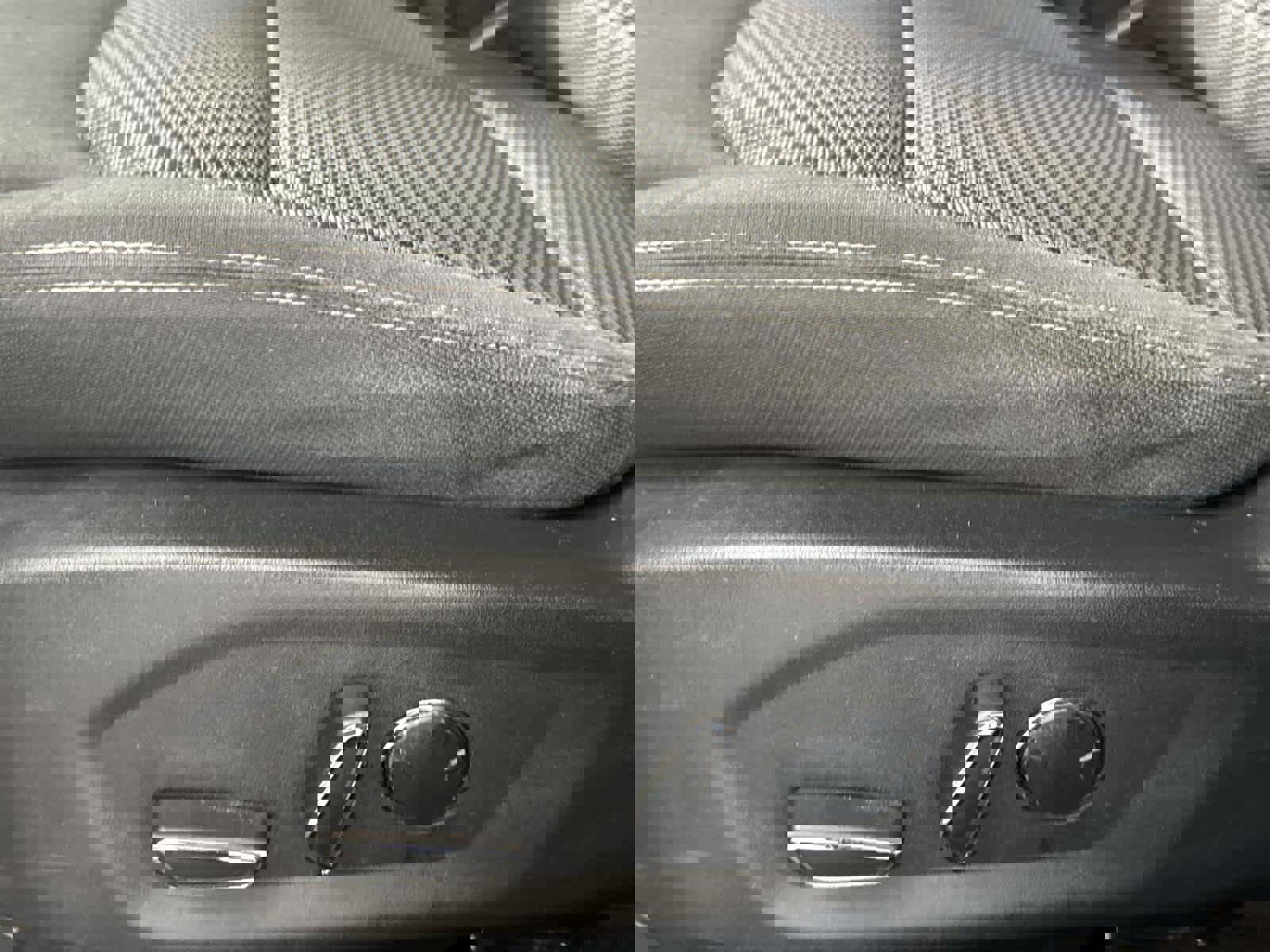 Used 2018 Ford Explorer XLT image 12