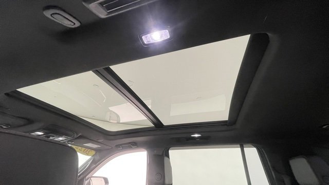 Used 2022 Chevrolet Suburban RST image 48